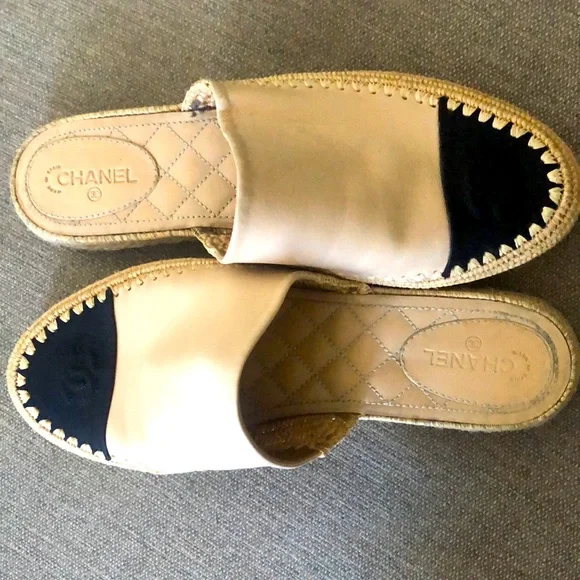 CHANEL SLIDES - Picture 9 of 11